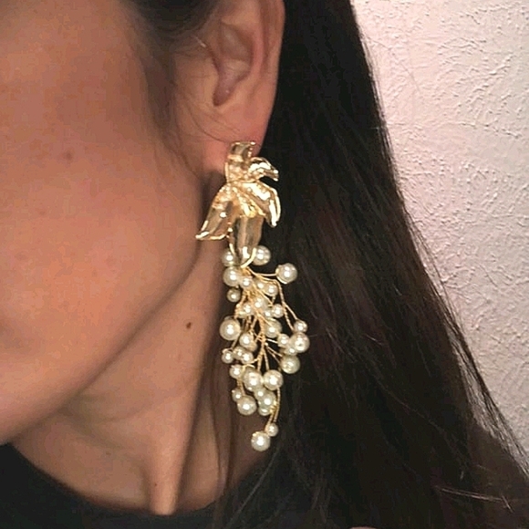 💖 2/$30 Gold leaf Boho Faux pearl chandelier drop statement 3D earrings NEW - Picture 3 of 11